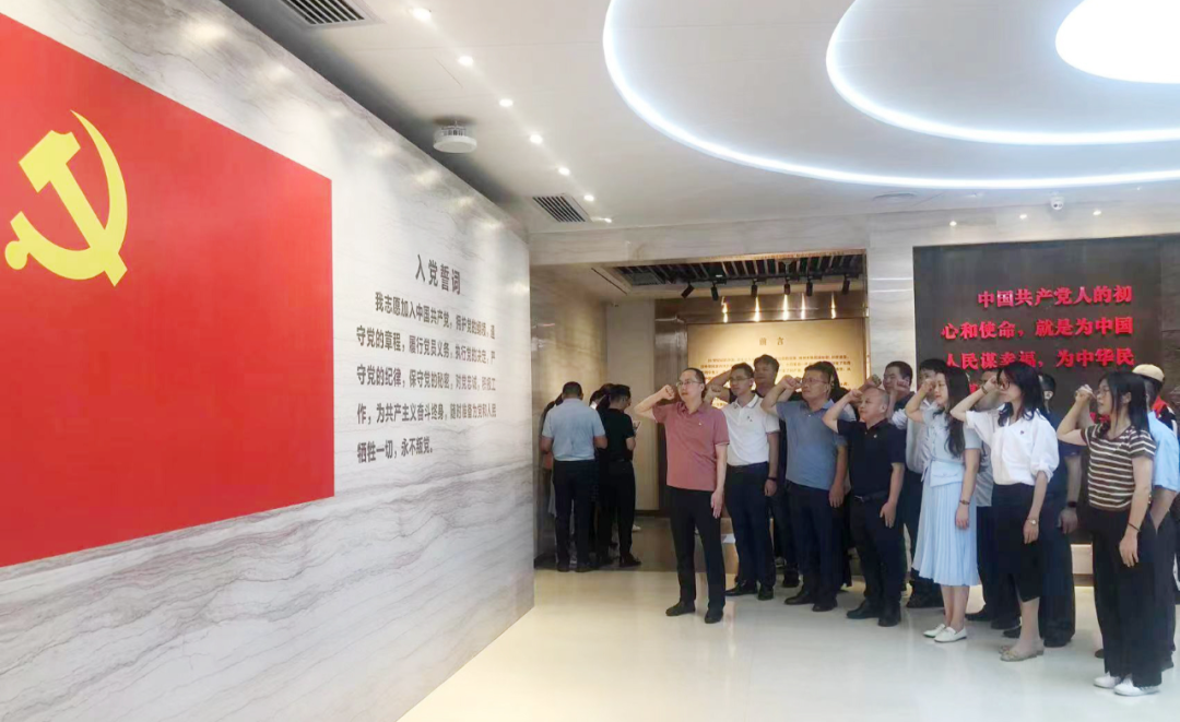 betway西汉姆联电子党支部开展庆“七一”主题党日活动 