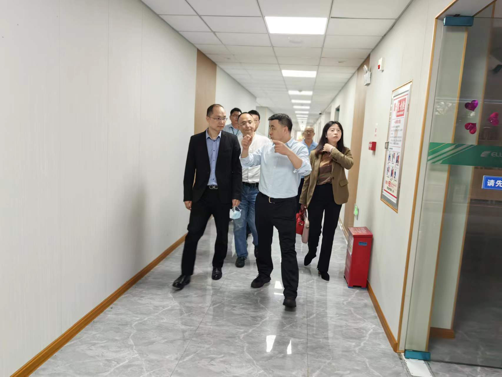 节后慰问暖人心 | 九洲集团党委书记、董事长杨保平一行慰问betway西汉姆联电子全体员工 